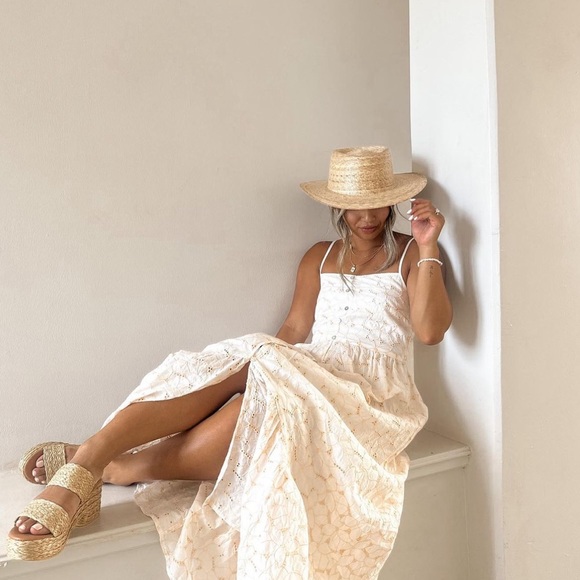 NWT Embroidered Maxi Dress - Picture 4 of 5